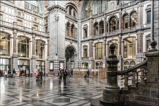 Antwerp Sightseeing Tour from Brussels - Groenplaats and Brabo: symbolism in a small square