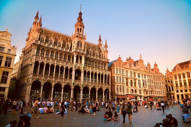 Architecture Tour of Brussels - Jacques Brel statue and Sablon: pop culture meets chocolate-country streets