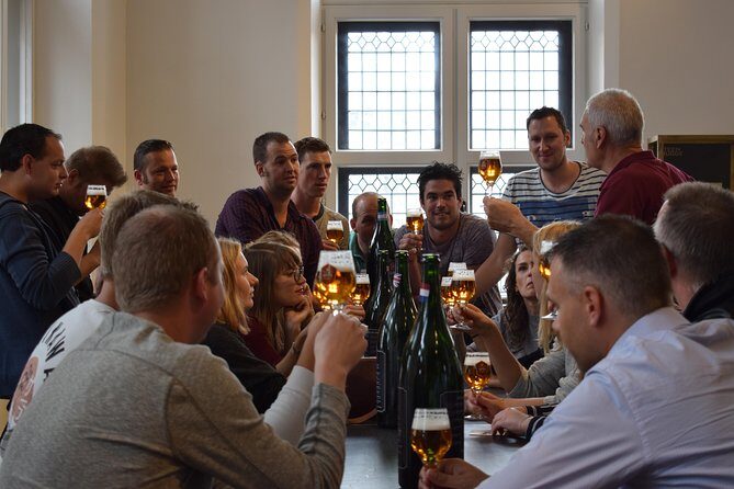 BeerWalk Brussels (Dutch guide) - La Mort Subite: Art Deco rooms and choosing from a long list
