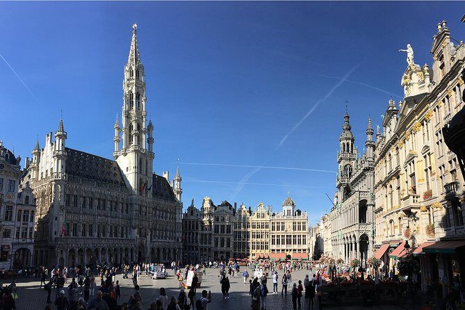 BeerWalk Brussels (English guide) - Stop 3 La Fleur en Papier Doré and its artsy crowd