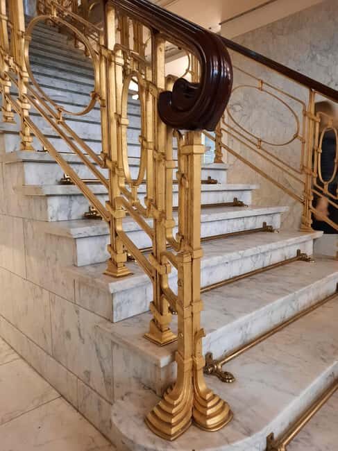 Brussels: Art Nouveau Walking Tour with a Local Guide - Stop by Stop: How the Route Builds the Art Nouveau Story