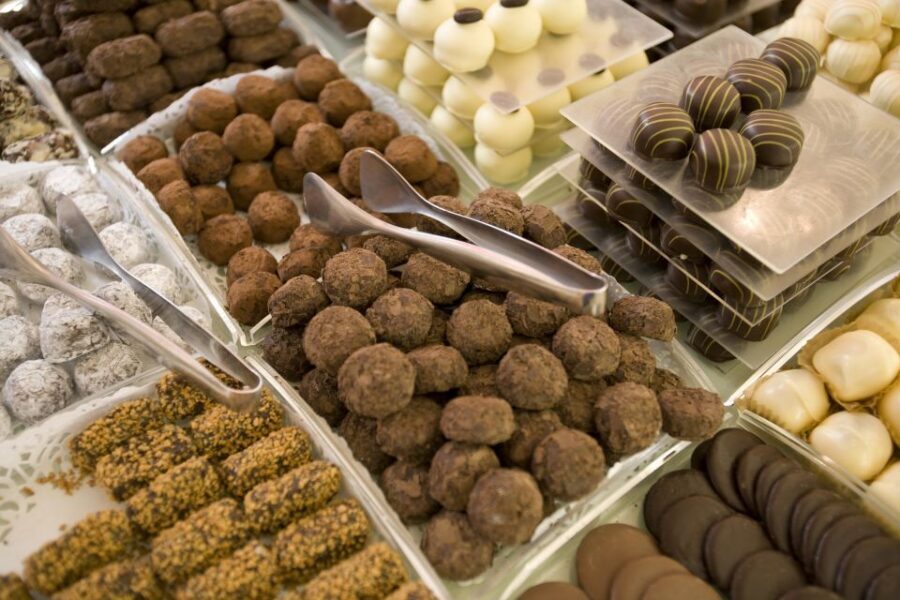 Brussels: Belgian Chocolate, Beer, and Fries Tasting Tour - Grand-Place Start: Easy to Find, Easy to Begin