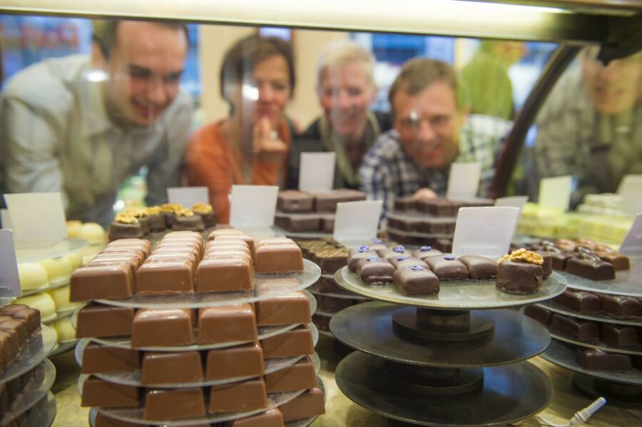 Brussels: Belgian Chocolate Tasting Tour - Meeting at Grand-Place: The Fastest Way to Start Right
