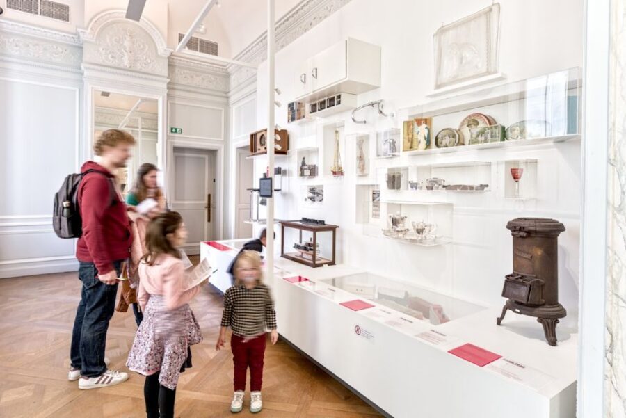 Brussels: BELvue Belgium History Museum Entry Ticket - The Free Audio Guide on Your Phone: The Best Way to Enjoy It