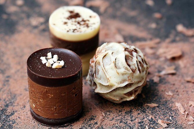 Brussels Chocolate Tasting Tour - Corné Dynastie on Grand Place: a fast hit of classic Belgian styles