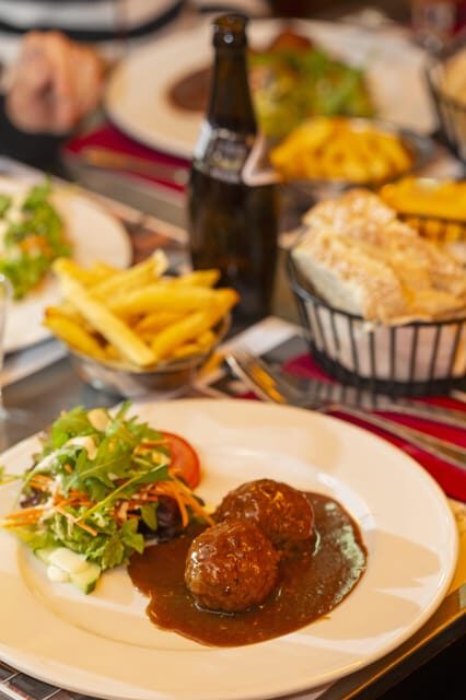 Brussels Food Tour: Main Dish, Beer, Waffle & Chocolate - Place du Grand Sablon: History on the Menu