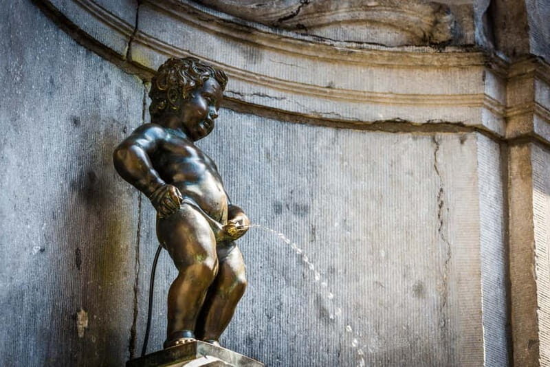 Brussels: Highlights and Hidden Corners Private Guided Walk - Rue Saint-Christophe to the cartoon corners: Pinneke Pis and Jeanneke Pis