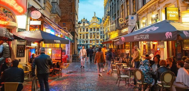 Brussels: Highlights and Hidden Corners Private Guided Walk - Grand-Place time: a square you should not rush