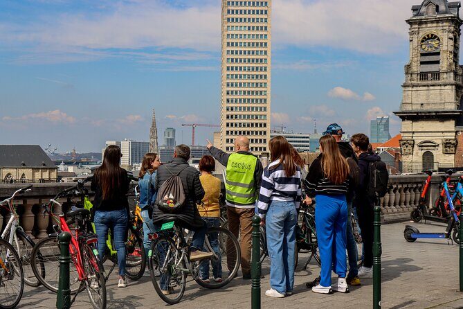 Brussels Highlights & Hidden Gems Bike Tour - The ride reality: hills, cobblestones, and keeping up
