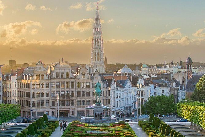 Brussels: Historical Walking Tour with Chocolate & Waffle Tasting - Mary Chocolatier in the Royal Galleries: your chocolate tasting stop
