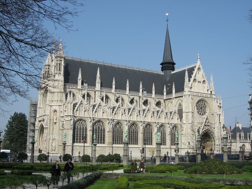 Brussels: Private 3-Hour Sightseeing Walking Tour - Manneken Pis, St Hubertus galleries, and the chocolate trail
