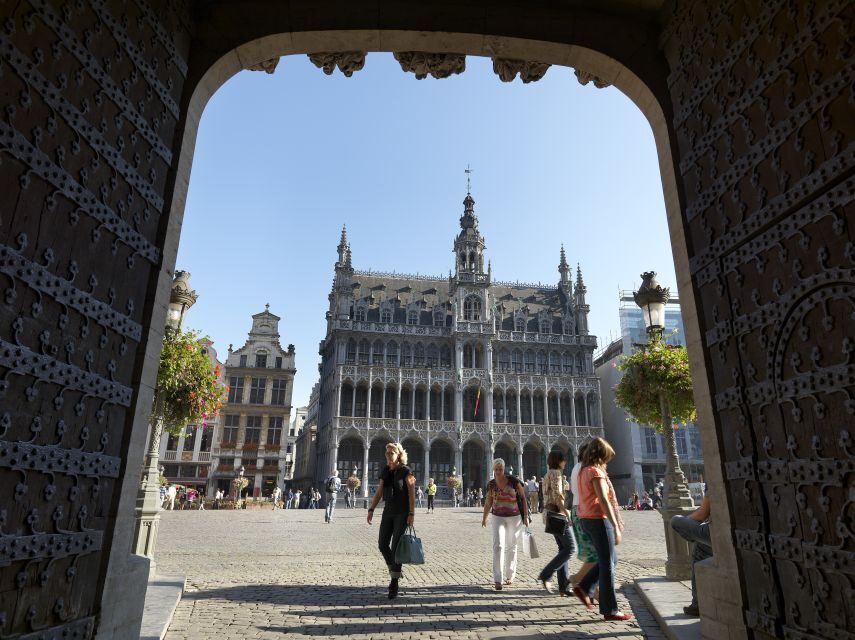 Brussels: Private 3-Hour Sightseeing Walking Tour - Warande Park to the Royal Palace: a calmer shift in pace
