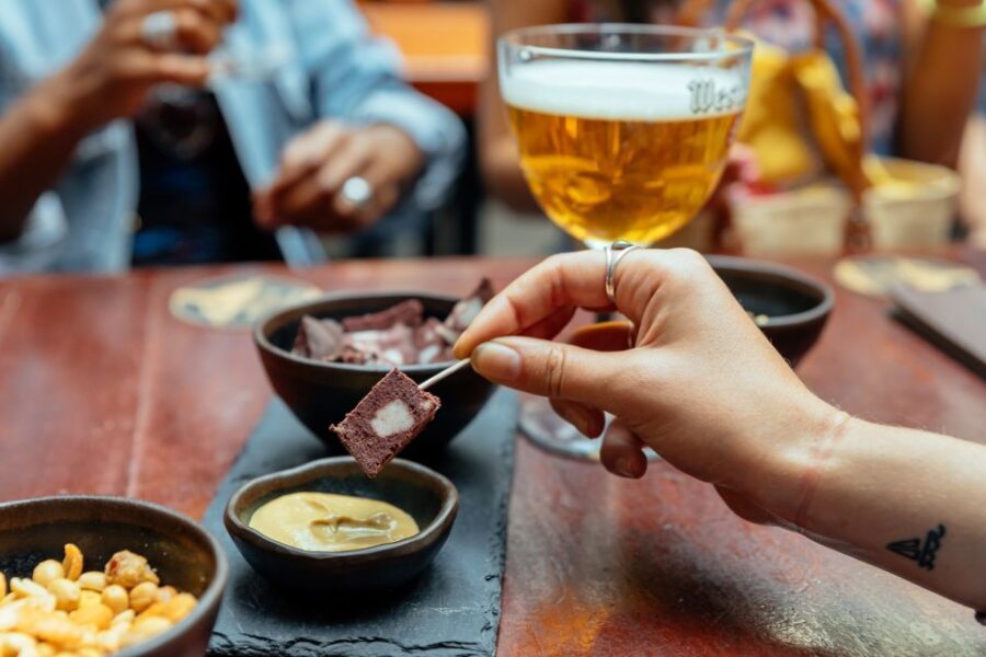 Brussels: Private Food Tour – 10 Tastings with Locals - Saint-Géry Café des Halles: the local café rhythm