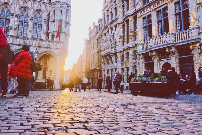 Brussels Private & Personalized Christmas Tour with a Local Guide - Stop 3: Christmas Lights Along a Favorite Shopping Avenue