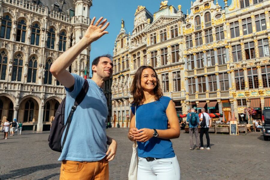 Brussels: Private Tour w/ Locals – Highlights & Hidden Gems - Meeting your guide at Cafe Archipel on Marché aux poulets