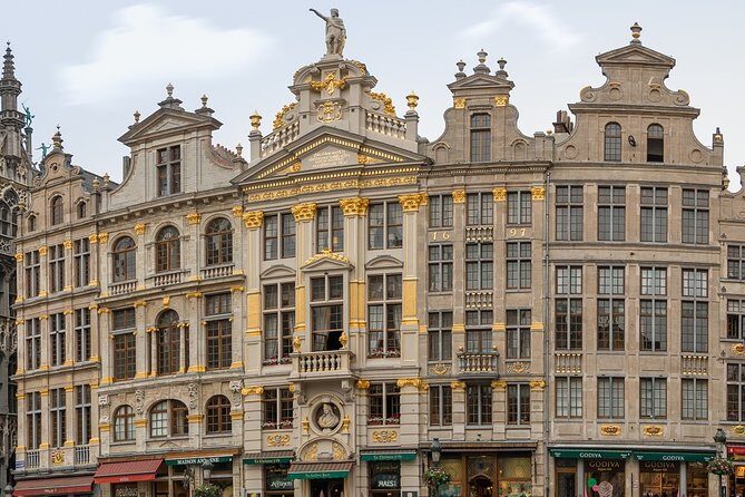 Brussels Private Walking Tour With A Professional Guide - Manneken Pis: more than a photo stop