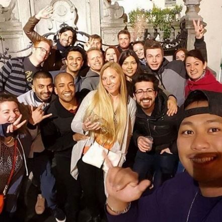 Brussels: Pub Crawl and Nightlife Party Experience - How the Group Size Changes the Atmosphere (and Your Chances to Chat)