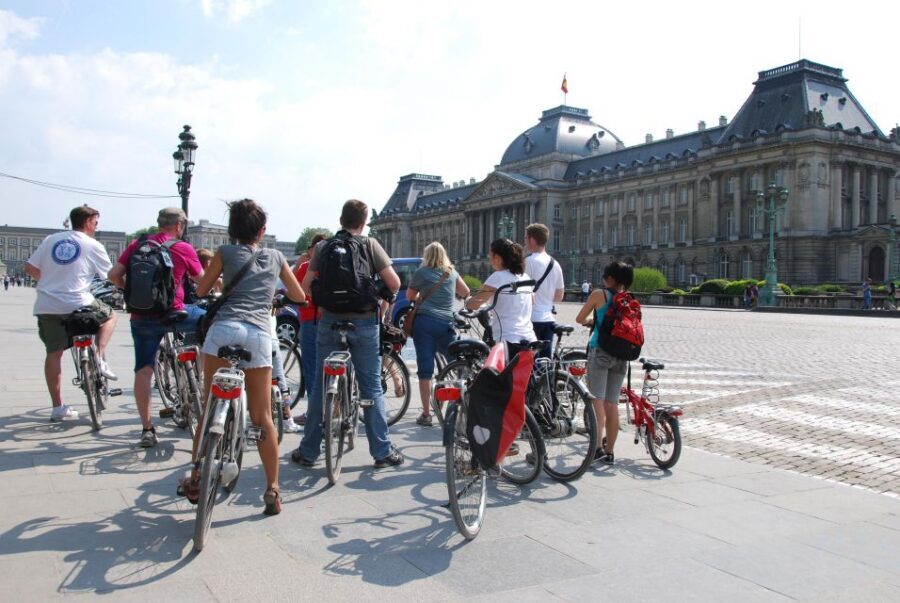 Brussels: Sightseeing Bike Tour - Court House and the off-center feeling