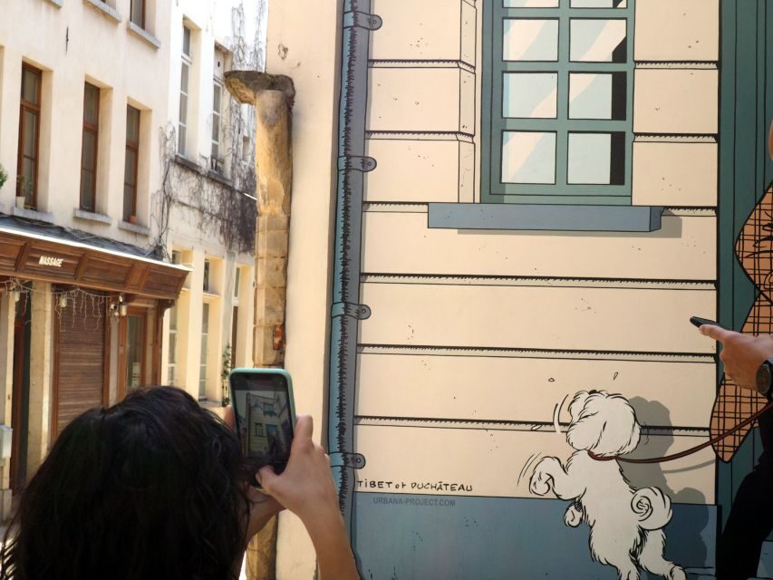 Brussels: The comic book walls walking tour - Starting at Rue du Marché au Charbon with the right mindset