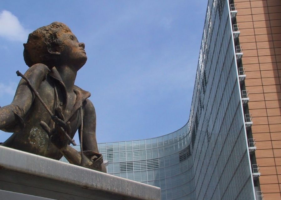 Brussels: Walking Tour from Central Station to Manneken Pis - Key things to know before you go