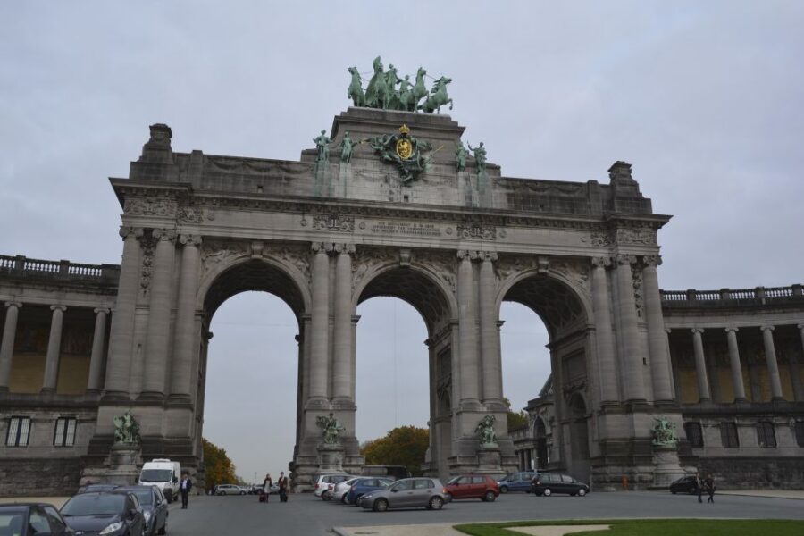 Brussels: Walking Tour from Central Station to Manneken Pis - European Parliament area: seeing power from the sidewalk