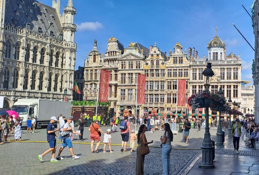 Brussels: Walking Tour with Belgian Lunch, Chocolate, & Beer - After Lunch: Zinneken Pis, Fishmarkt, Saint Catherine Church, Old City Gates, Chinatown, and Mint