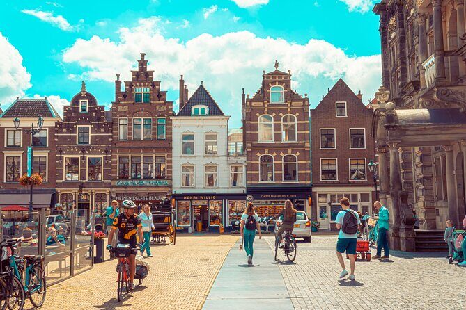 Delft and Keukenhof Gardens Tour from Brussels - Guide energy, languages, and what group size means for your day