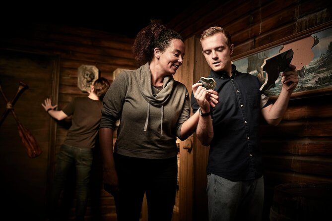 Escape Hunt Brussels, Escape Game - Puzzles, Props, and a Coordinator Who Joins the Story