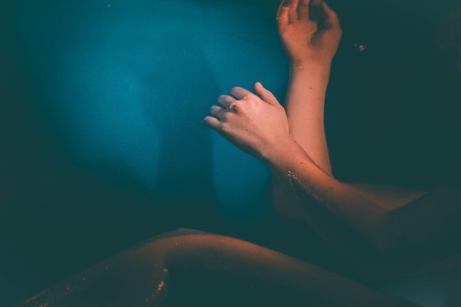Floating in the clouds - Epsom-salt floating and magnesium: what to expect physically