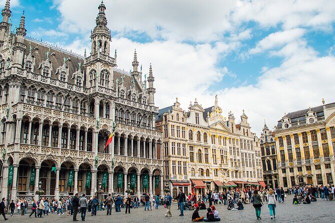 Free tour of Brussels in Italian ( with booking fee) - Weather matters for a walking tour like this