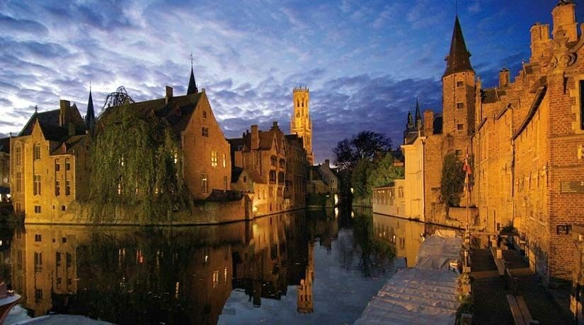 From Brussels: Bruges Day Trip with Boat Tour Option (ES) - The 2-Hour Guided Walk Through Bruges’ UNESCO Core