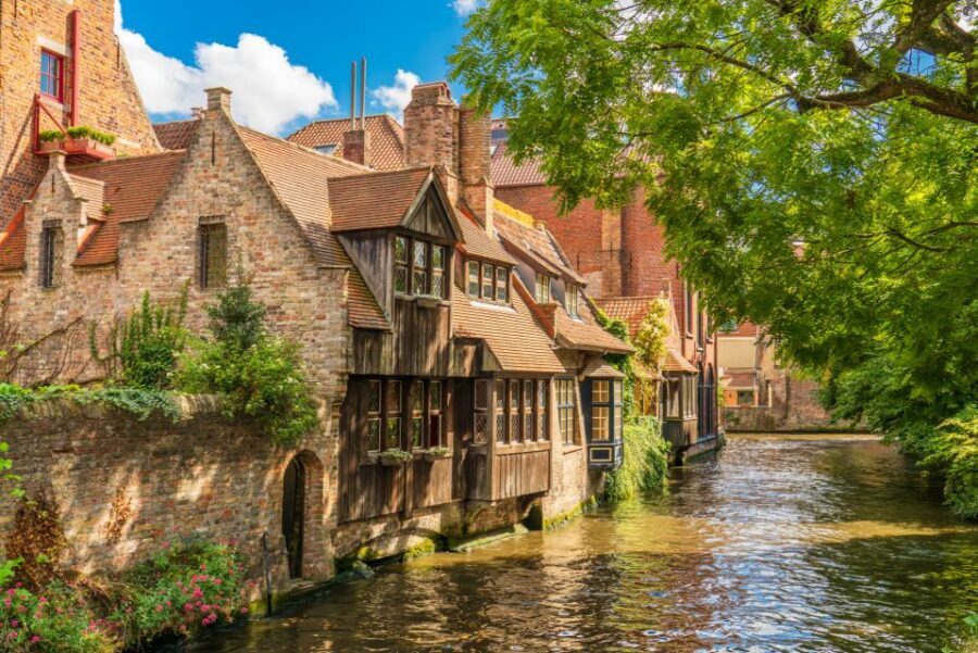 From Brussels: Bruges Day Trip with Boat Tour Option (ES) - Minnewaterpark and Begijnhof: The Calm Corners That Make Bruges Feel Different