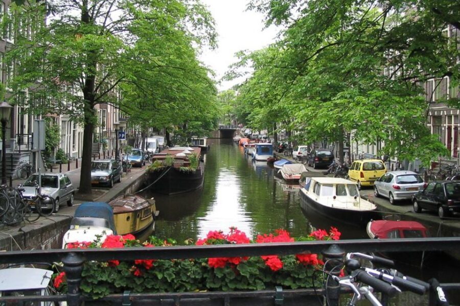 From Brussels: Cheese, Clogs & Windmills Amsterdam Day Trip - Clogs and pottery: the Dutch craft center component