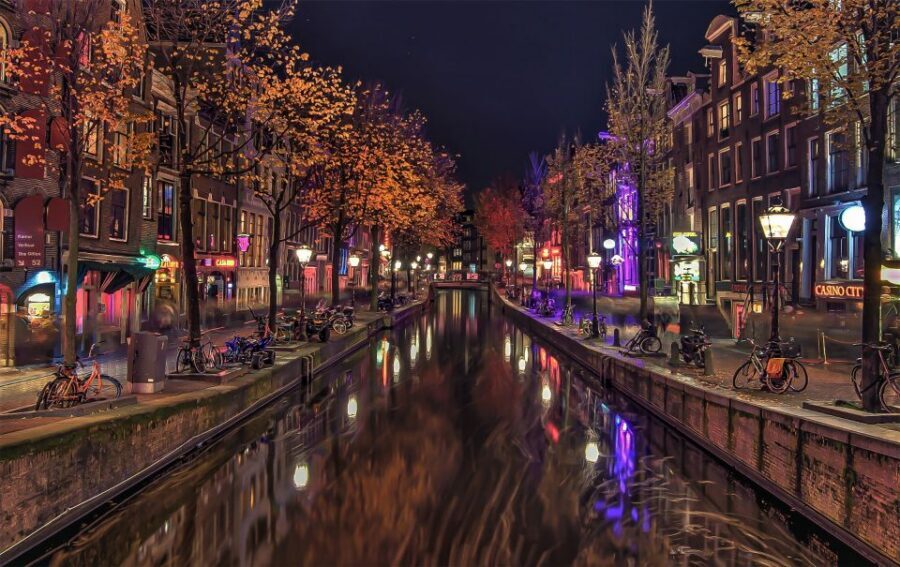 From Brussels: Cheese, Clogs & Windmills Amsterdam Day Trip - Amsterdam guided intro: a fast orientation, then freedom