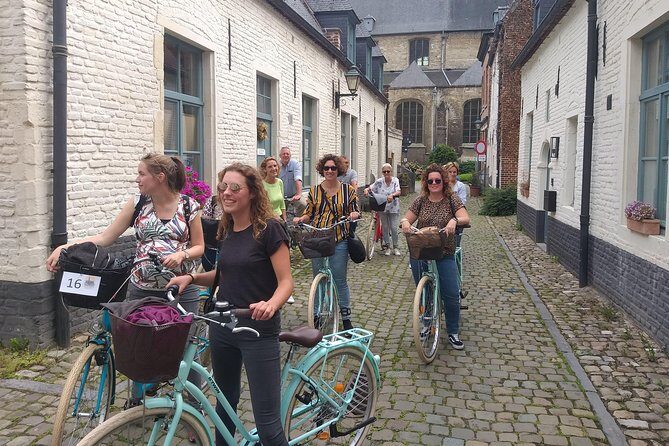 Lovely Leuven Highlights Biketour NEDERLANDS - Oude Markt Leuven and the drink-stop rhythm