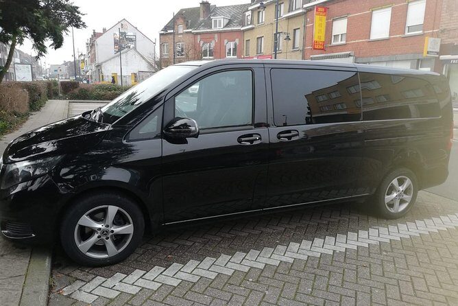 Luxury Minivan from Charleroi airport to the city of Brussels - Dropping you at the door in Brussels
