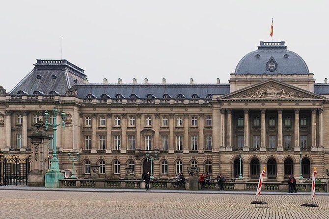 Private tour : Best of Brussels half day - Royal Square, Parliament Exteriors, and the Royal Palace Look