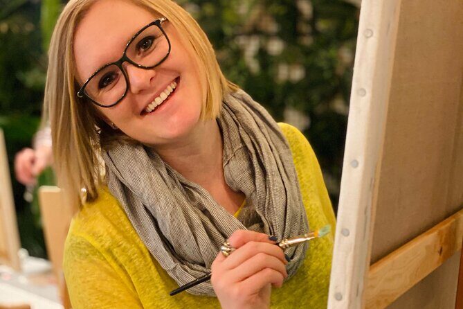 Wine and Painting Workshop Experience in Brussels - Canvas and acrylics: what comes in your kit